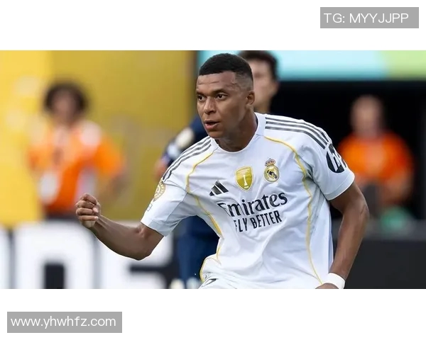 笑容迷人的足球明星背后故事与成就揭秘