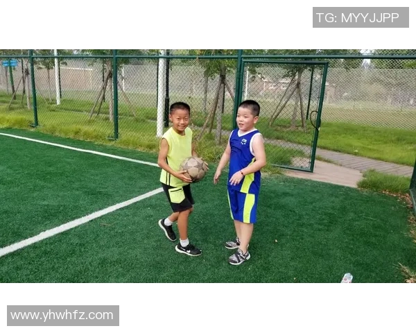 足球明星温馨瞬间与小孩亲密互动的精彩图片合集